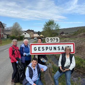 Opération “Nettoyons la forêt”
