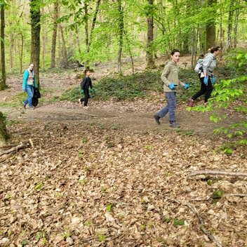 Opération “Nettoyons la forêt”
