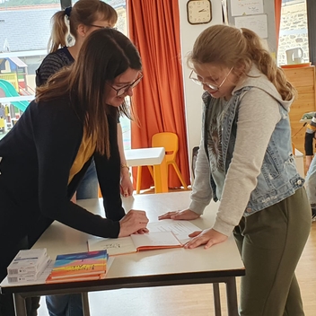 Clap de fin pour nos CM2 : de l’école primaire au collège ! Clap de fin pour nos CM2 : de l’école primaire au collège !
