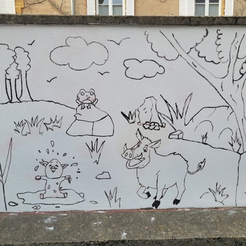 Une fresque murale dans la cour de l'école