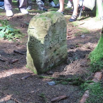 La pierre gravée du Saint-Lieu