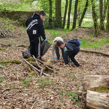 Opération “Nettoyons la forêt”