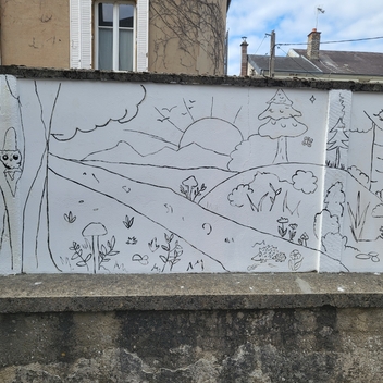 Une fresque murale dans la cour de l'école