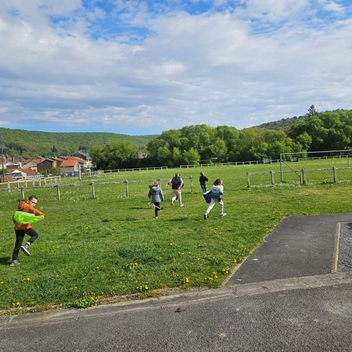 Une joyeuse chasse aux œufs au village