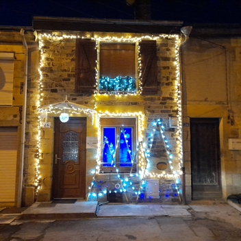 Maison joliment illuminée