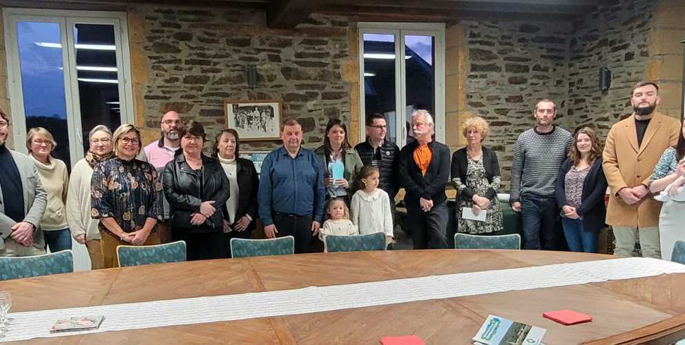 Un moment d'échange pour les nouveaux arrivants dans le village