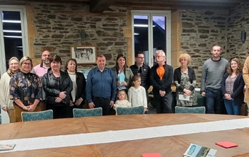 Un moment d'échange pour les nouveaux arrivants dans le village