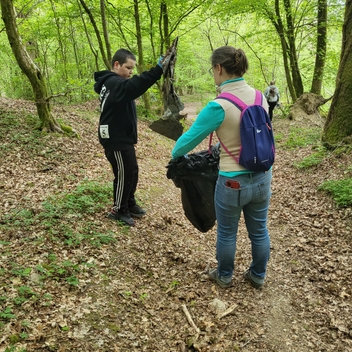 Opération “Nettoyons la forêt”