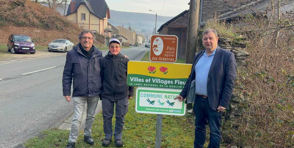 Trois libellules pour la Commune