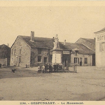 Place des Paquis et monument aux Morts