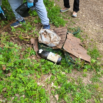 Opération “Nettoyons la forêt”