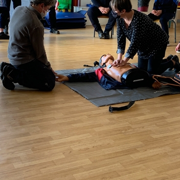 Formation et sensibilisation Premiers secours Formation et sensibilisation Premiers secours