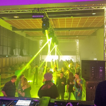 Bal des années 80/90 : une soirée inoubliable ! Bal des années 80/90 : une soirée inoubliable !