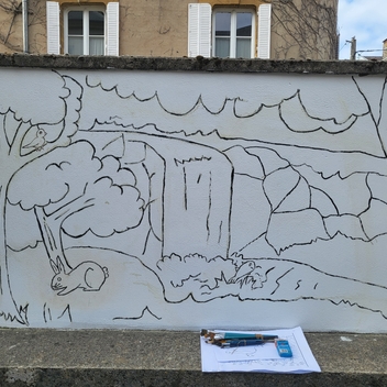 Une fresque murale dans la cour de l'école