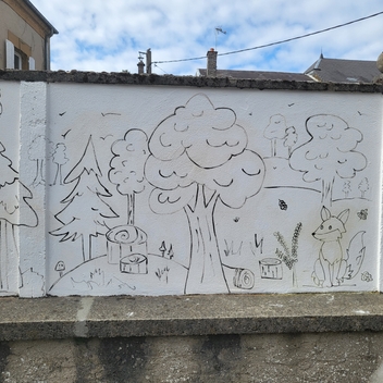 Une fresque murale dans la cour de l'école