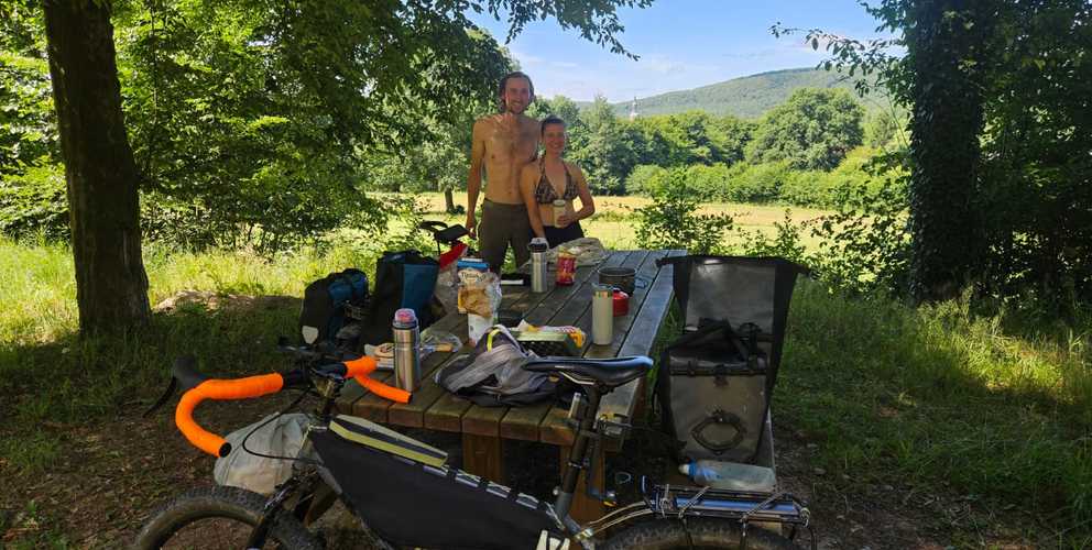 Des voyageurs du Nord de l’Europe font escale au bivouac de Gespunsart