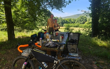 Des voyageurs du Nord de l’Europe font escale au bivouac de Gespunsart