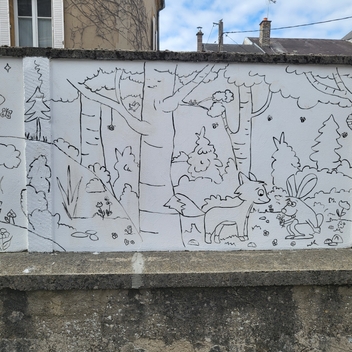 Une fresque murale dans la cour de l'école