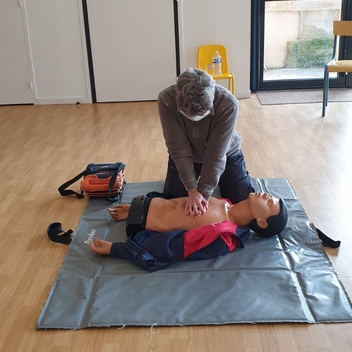 Formation et sensibilisation Premiers secours Formation et sensibilisation Premiers secours